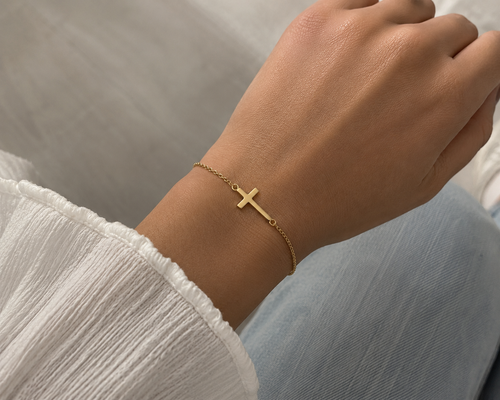 Céleste Cross Bracelet